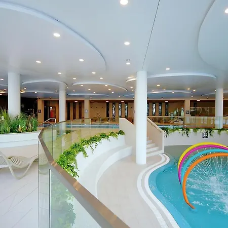 Lux Ii , - Aqua Polanki , Baseny , Sauny , Siłownia *